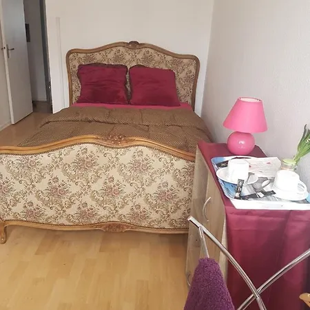 Проживание в семье Privee Сен-Марсель